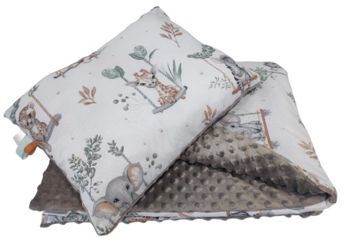 kocyk-minky-75x100cm-z-poduszka-dla-maluszka-na-baby-shower-zwierztka-na-białym-tle-z-bezowym-minky.jpg