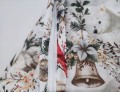 Pościel dziecięca z bawełny w rozmiarze 140x200 cm, w biało-beżowym świątecznym wzorze boho: bombki, bałwanek, pingwinek, choinki i dzwoneczki. Delikatny, naturalny komplet idealny na zimę.jpg